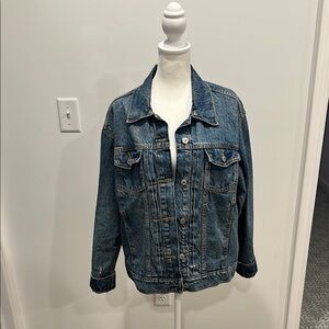 Blue Jean Jacket with Structured Seams and Relaxed Fit